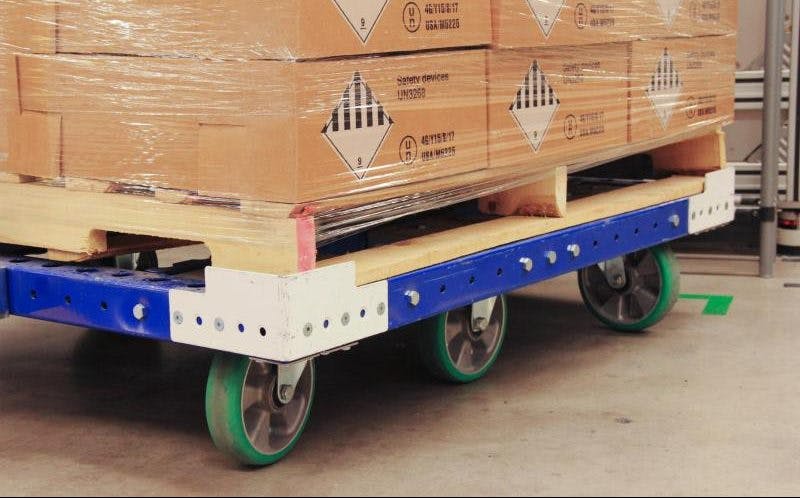 FlexQube tugger cart with pallet load