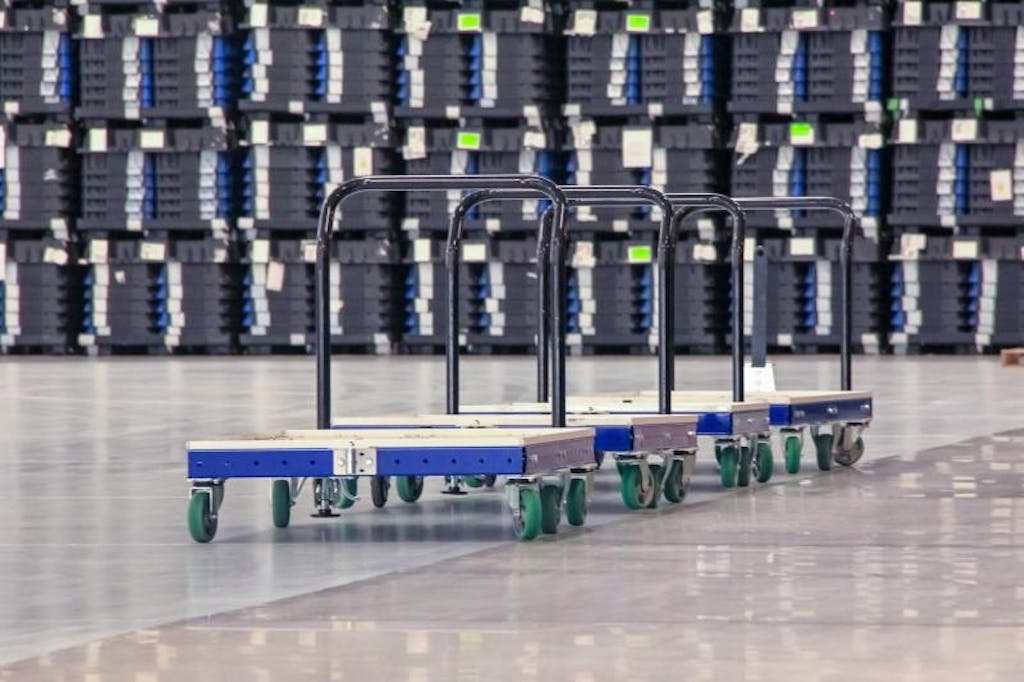 4 Benefits of Tugger Train Systems