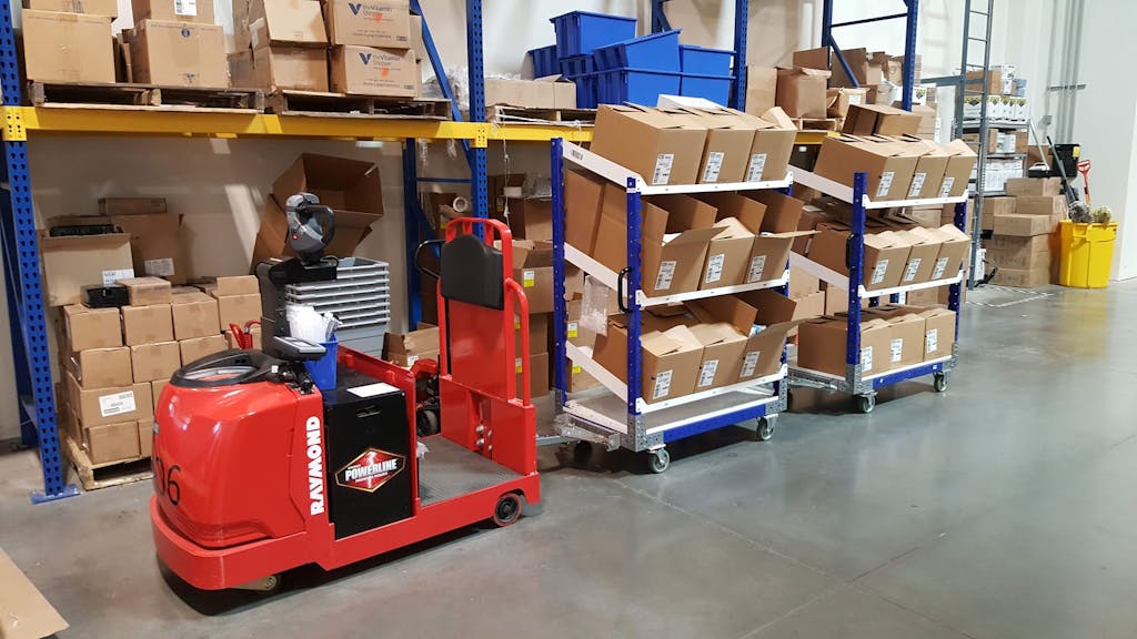 shelf tugger_cart