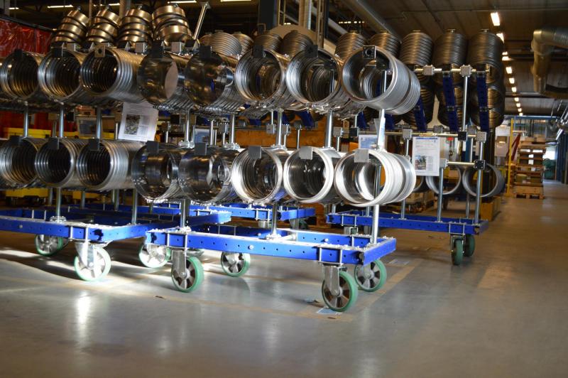 FlexQube kit carts with hanging materials